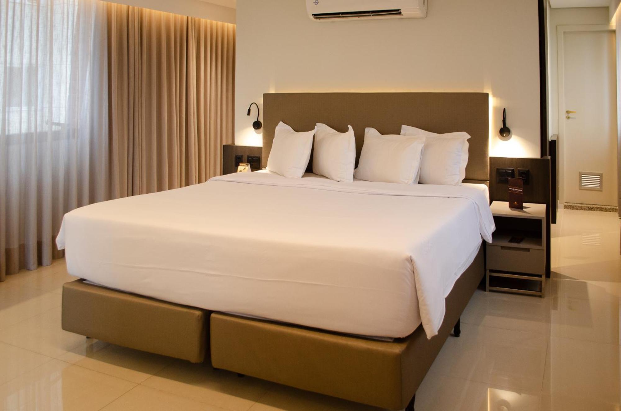 Royal Boutique Savassi Hotel Belo Horizonte Luaran gambar A king bed