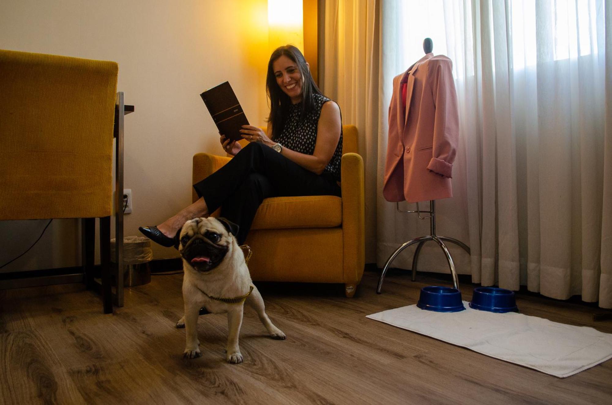 Royal Boutique Savassi Hotel Belo Horizonte Luaran gambar A woman with her dog